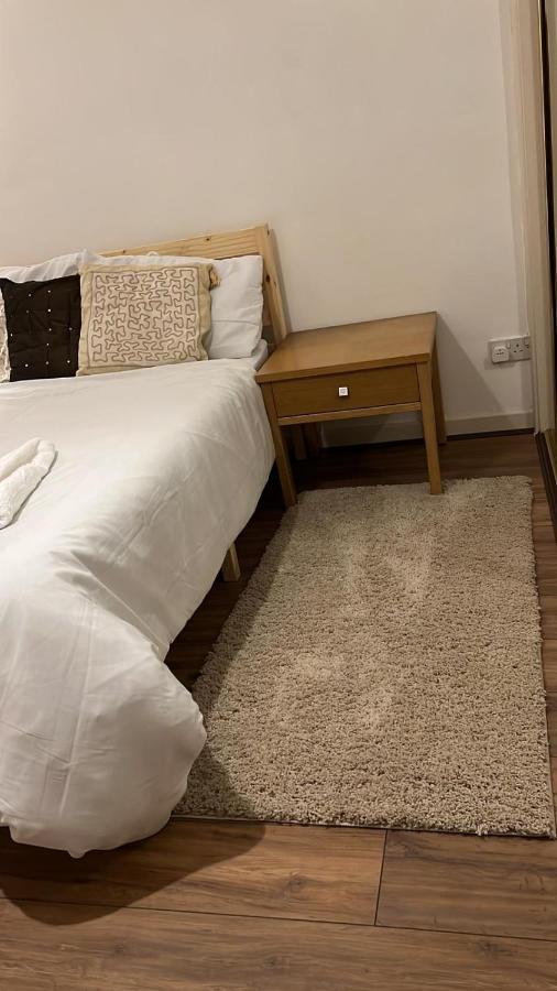 Smalinz Homes Finchley Лондон Екстериор снимка