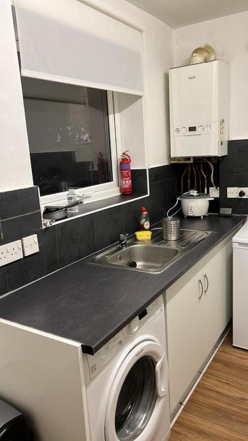 Smalinz Homes Finchley Лондон Екстериор снимка