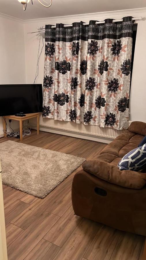 Smalinz Homes Finchley Лондон Екстериор снимка