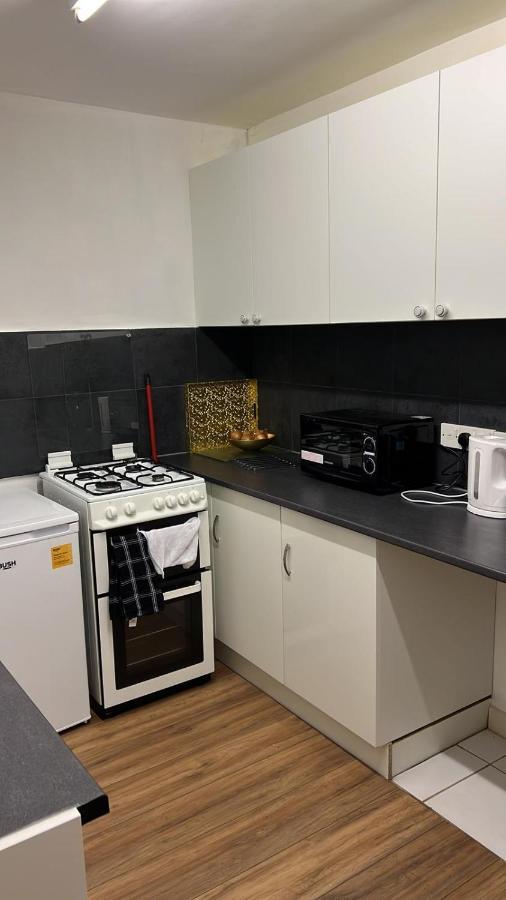 Smalinz Homes Finchley Лондон Екстериор снимка