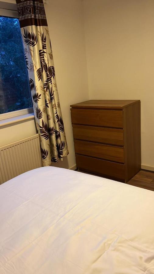 Smalinz Homes Finchley Лондон Екстериор снимка
