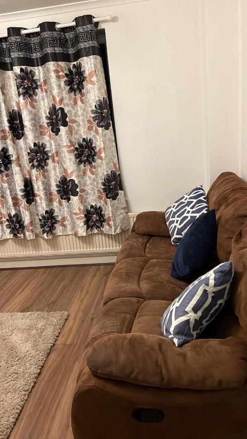 Smalinz Homes Finchley Лондон Екстериор снимка