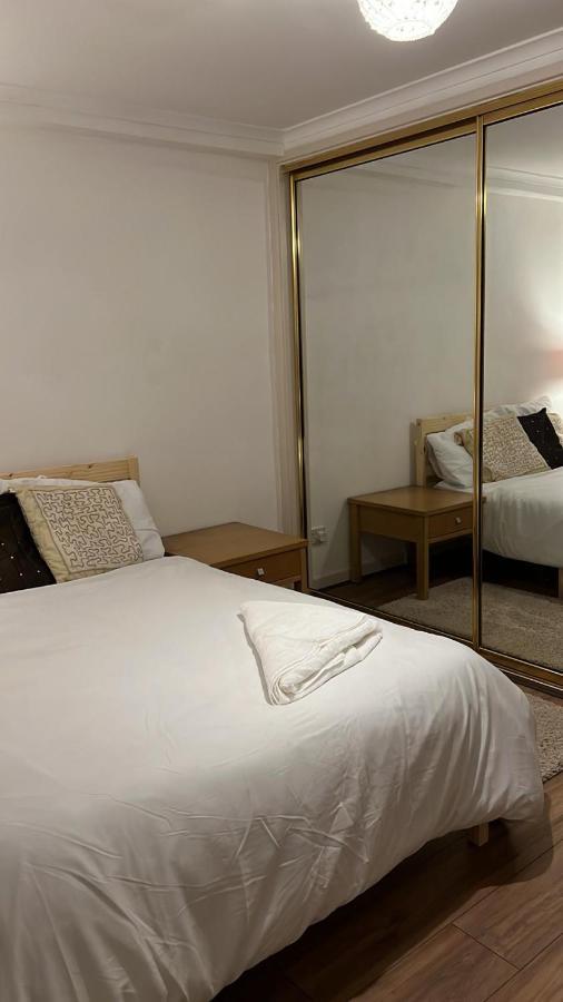 Smalinz Homes Finchley Лондон Екстериор снимка
